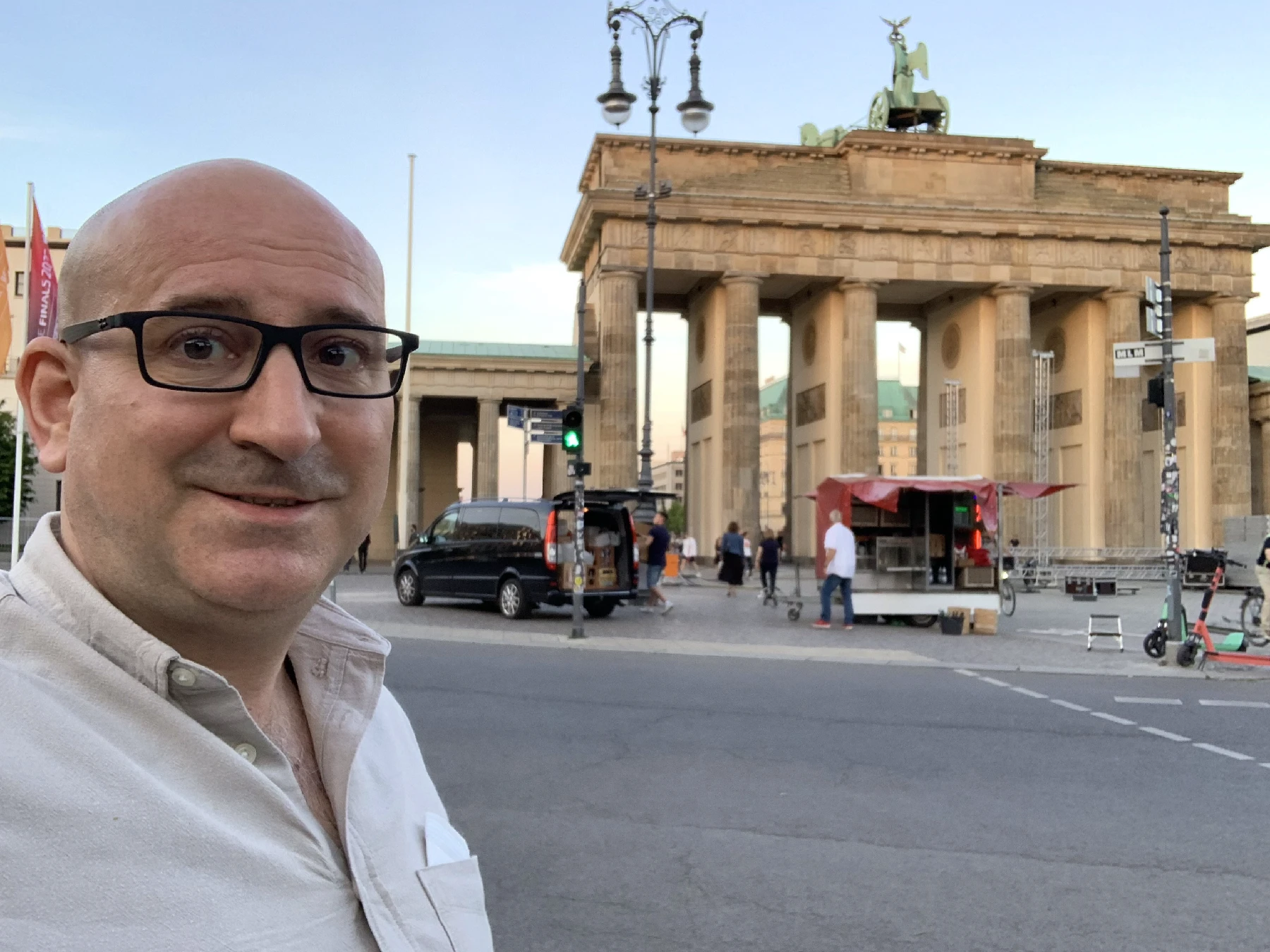 Marin standing in front of the Brandenburger Tor in Berlin