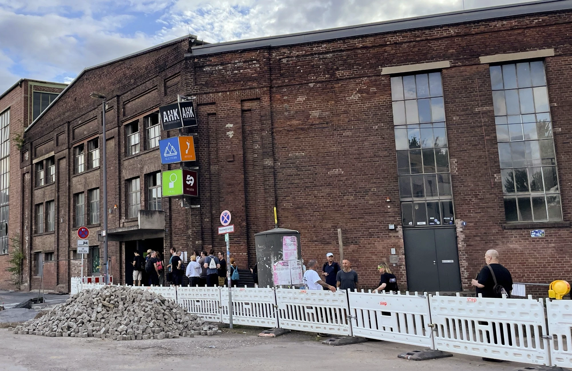 The queue in front of the AbenteuerHallenKalk building in Cologne, Germany, where Evoke 2024 took place.