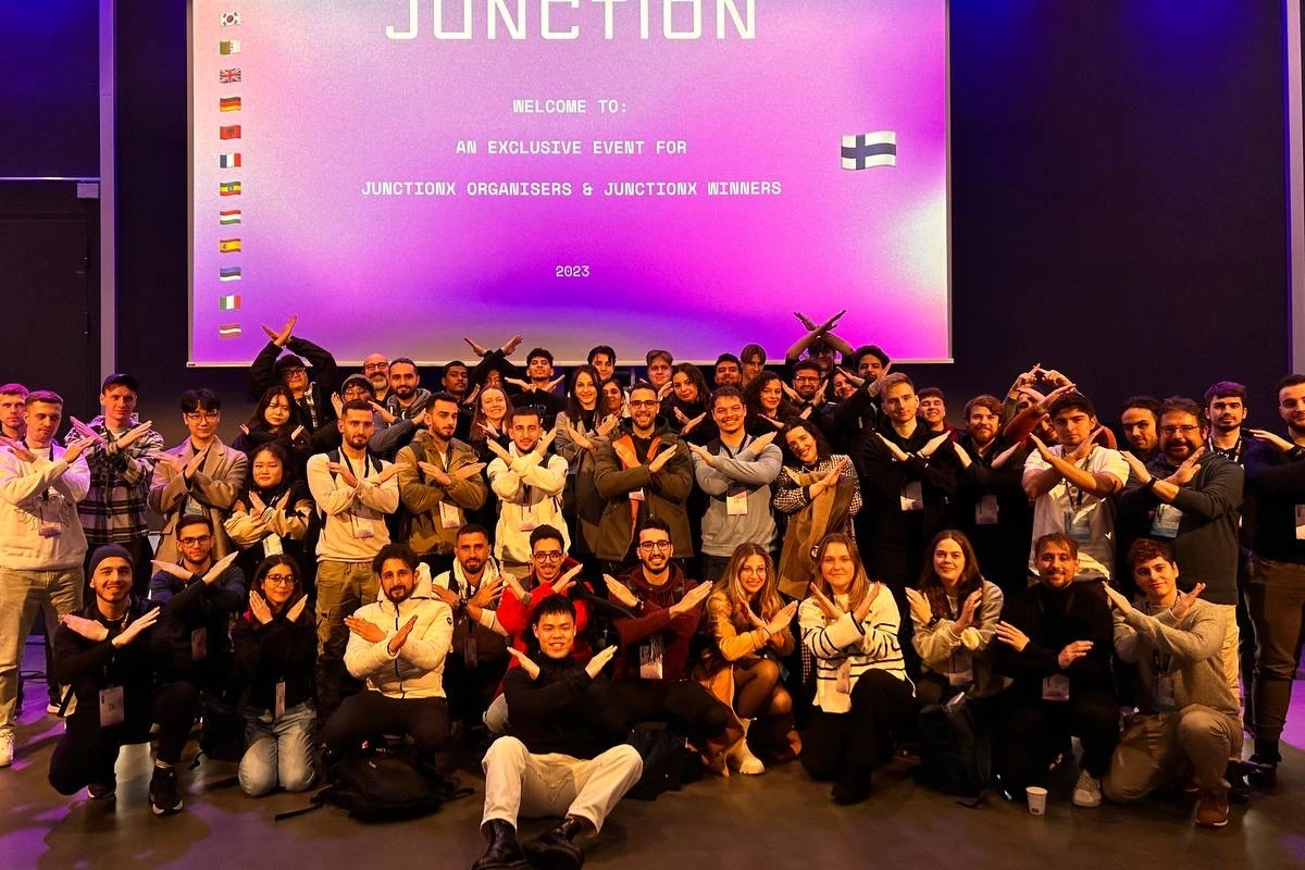 Group photo of young volunteers and students before the start of the hackathon
